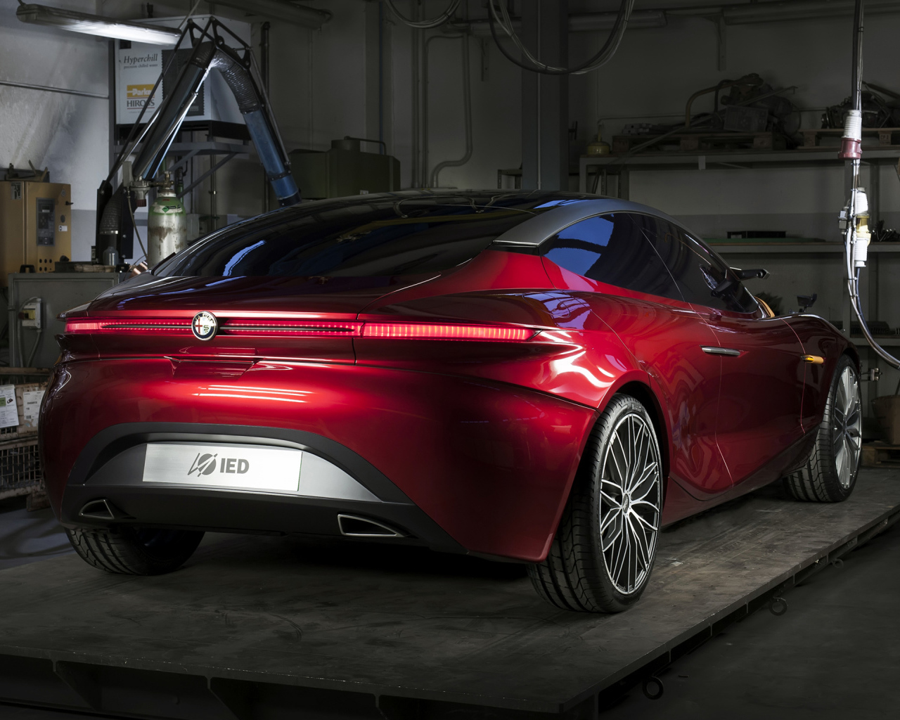 Надежная машина Alfa Romeo gloria