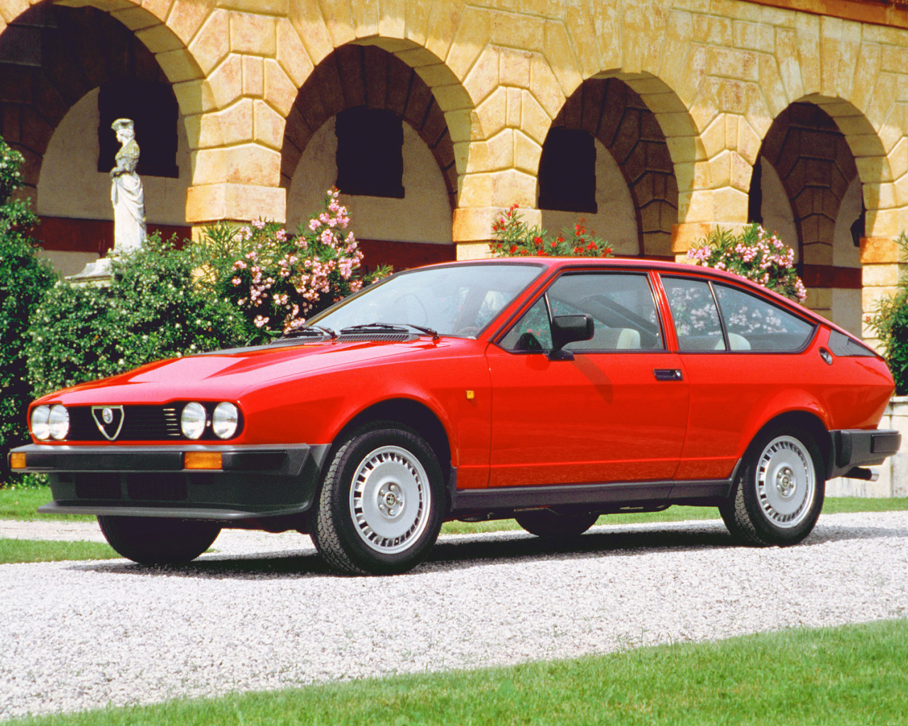 Тест драйв автомобиля Alfa Romeo alfetta
