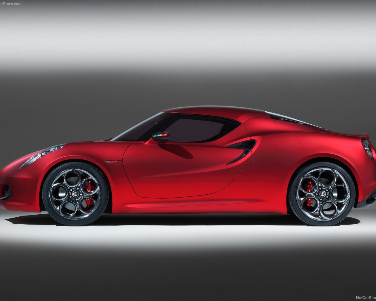 Новая машина Alfa Romeo 4c