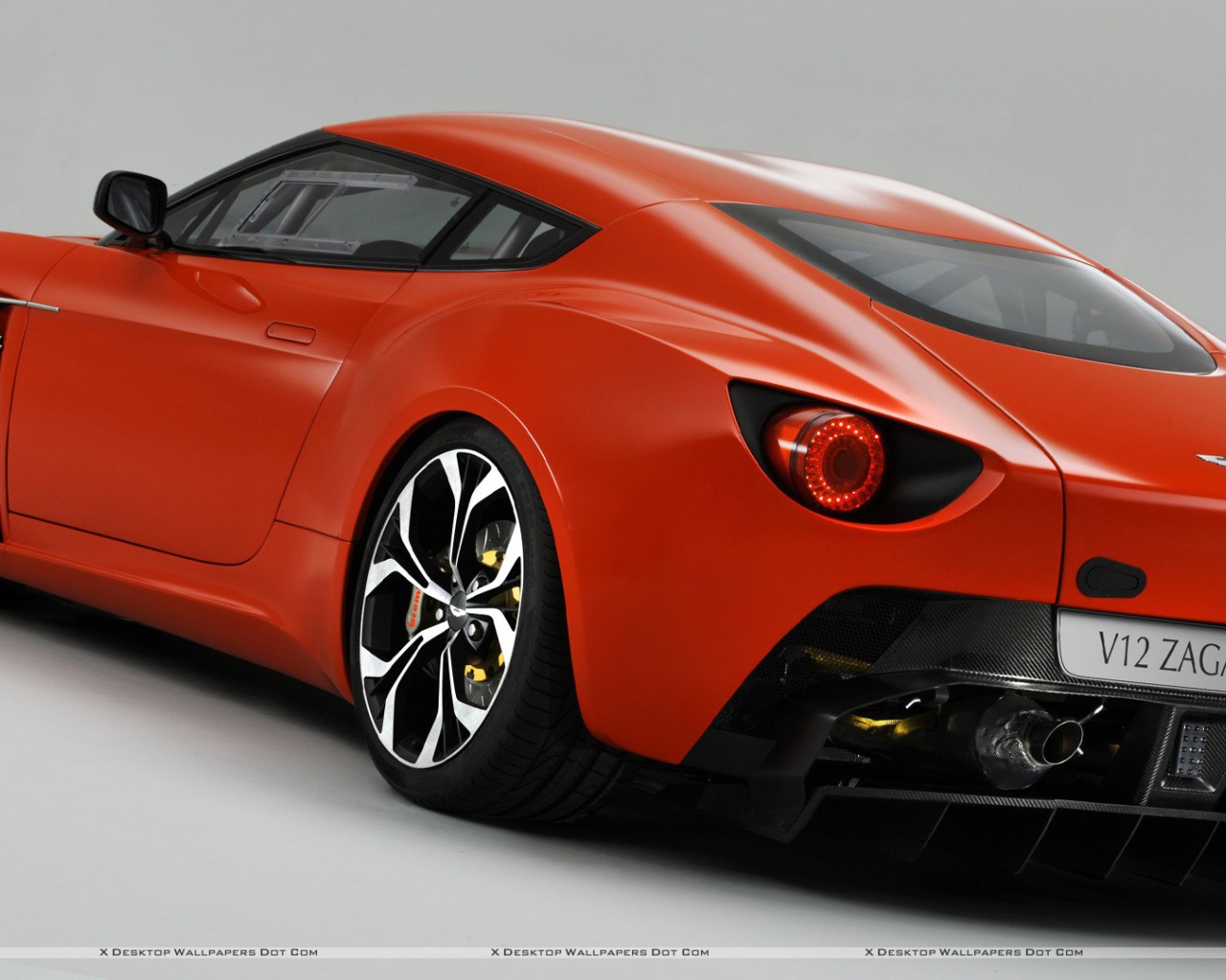 Красивый автомобиль Aston Martin zagato