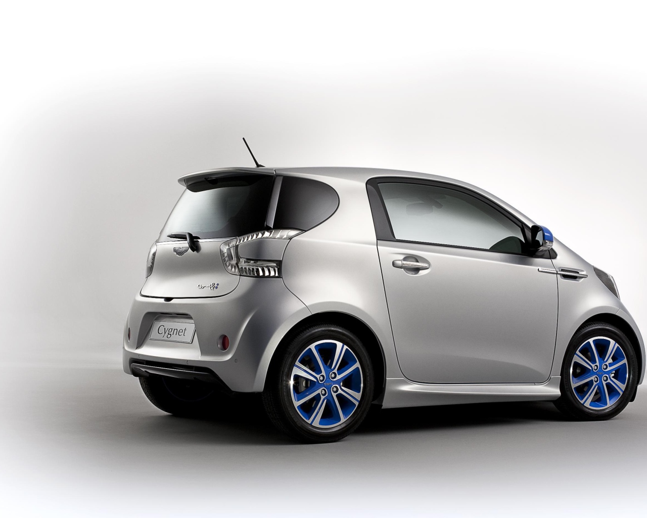 Дизайн автомобиля Aston Martin cygnet
