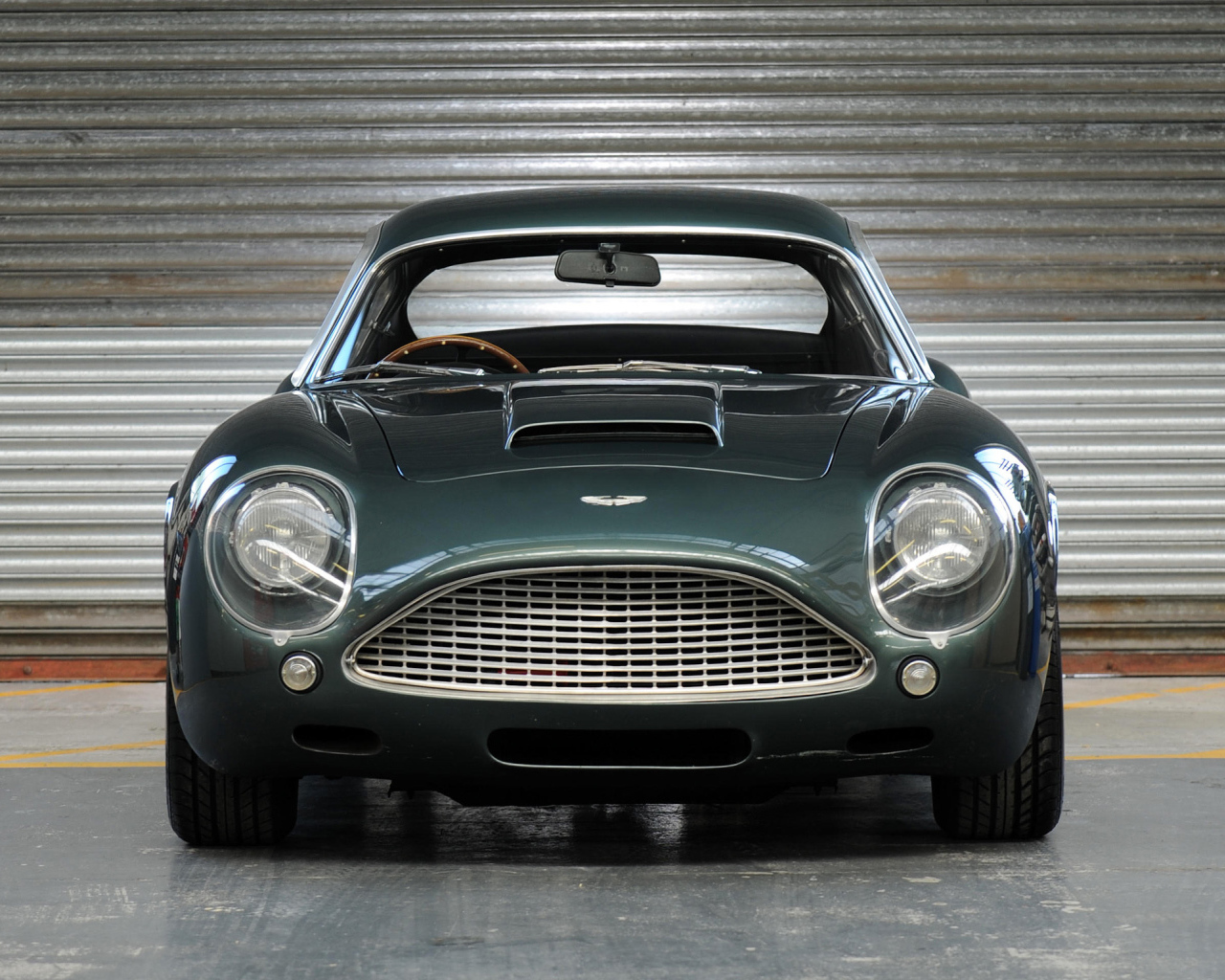 Дизайн автомобиля Aston Martin db4