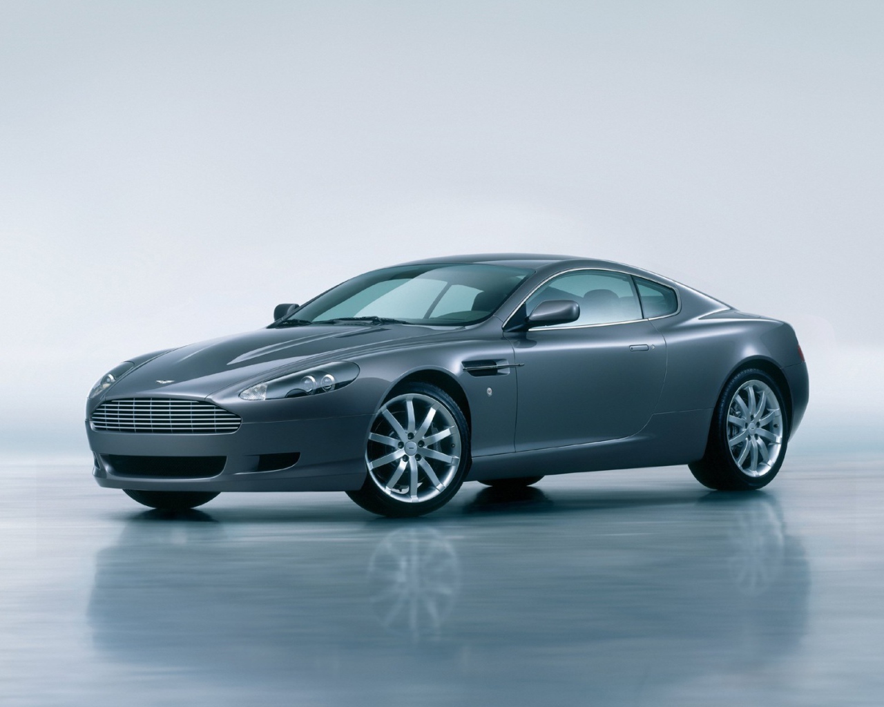 Дизайн автомобиля Aston Martin db9