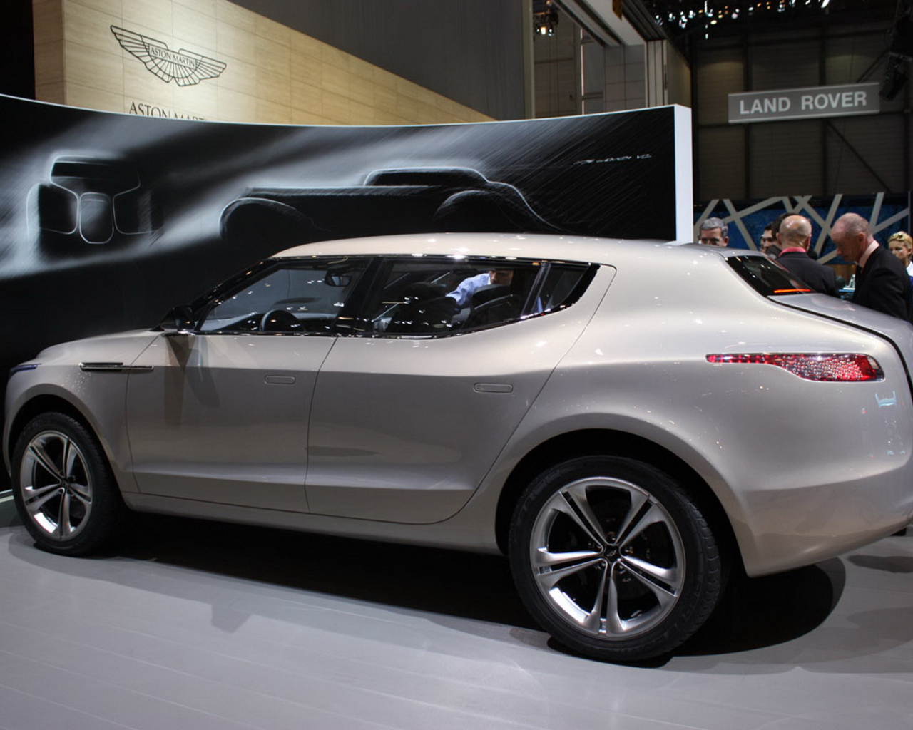 Дизайн автомобиля Aston Martin lagonda