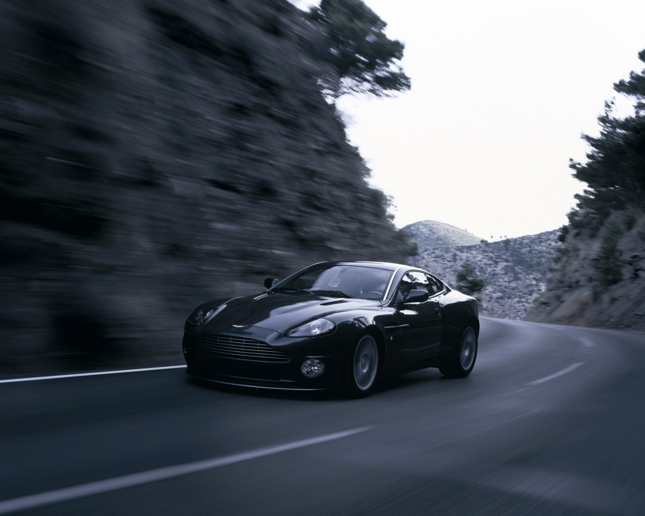 Дизайн автомобиля Aston Martin v12