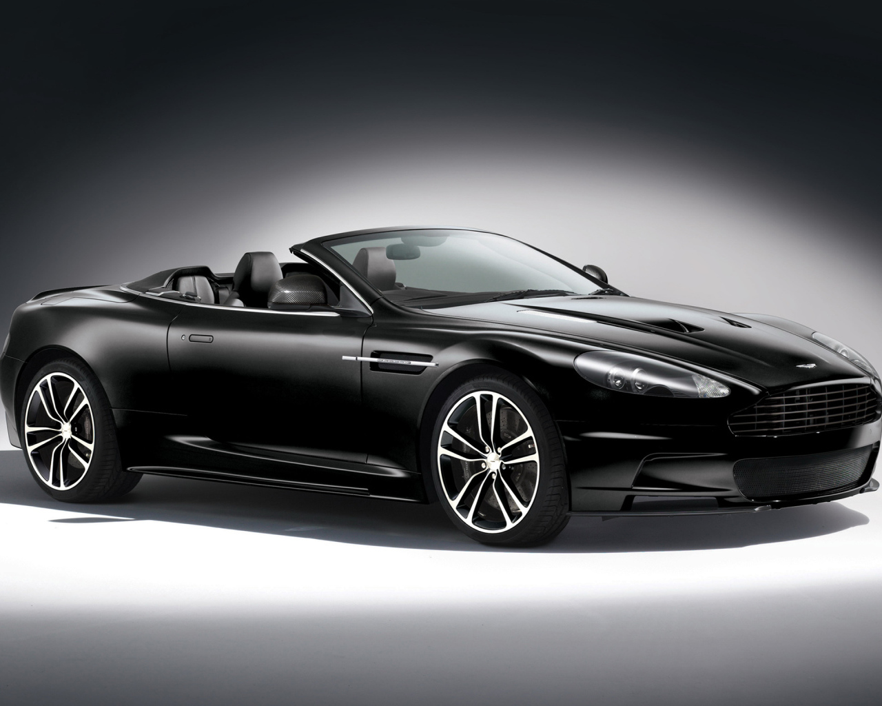 Дизайн автомобиля Aston Martin volante