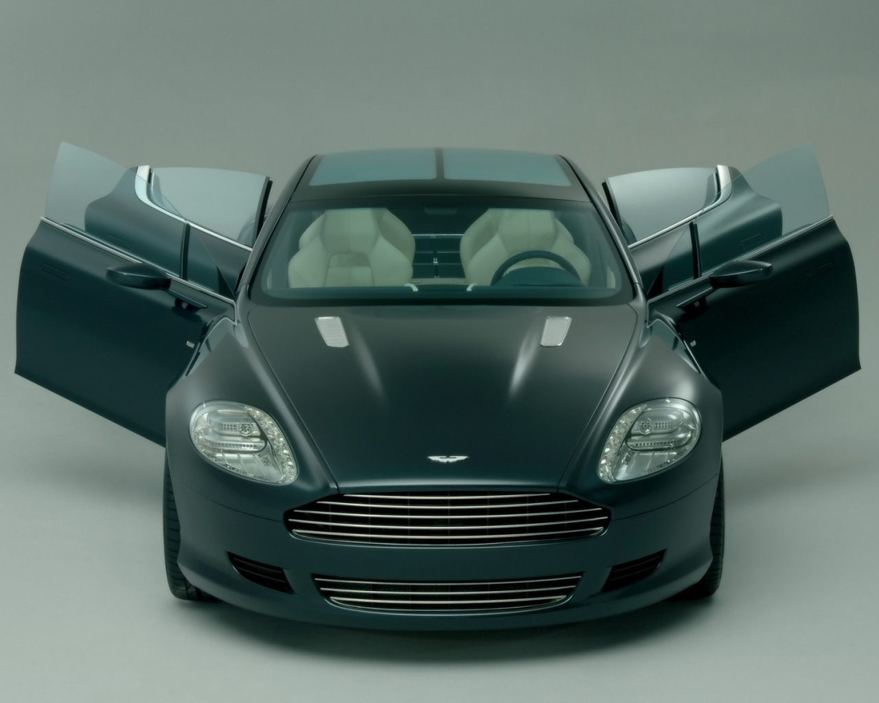 Новый автомобиль Aston Martin rapide