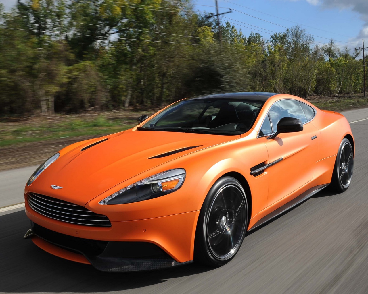 Новый автомобиль Aston Martin top gear