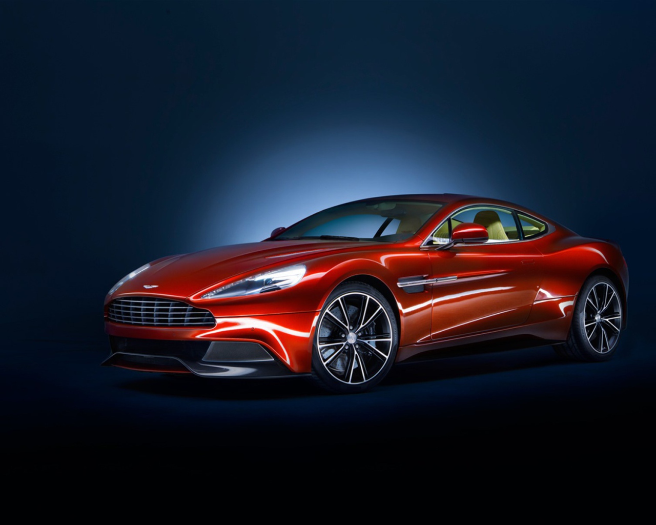 Фото автомобиля Aston Martin 2013