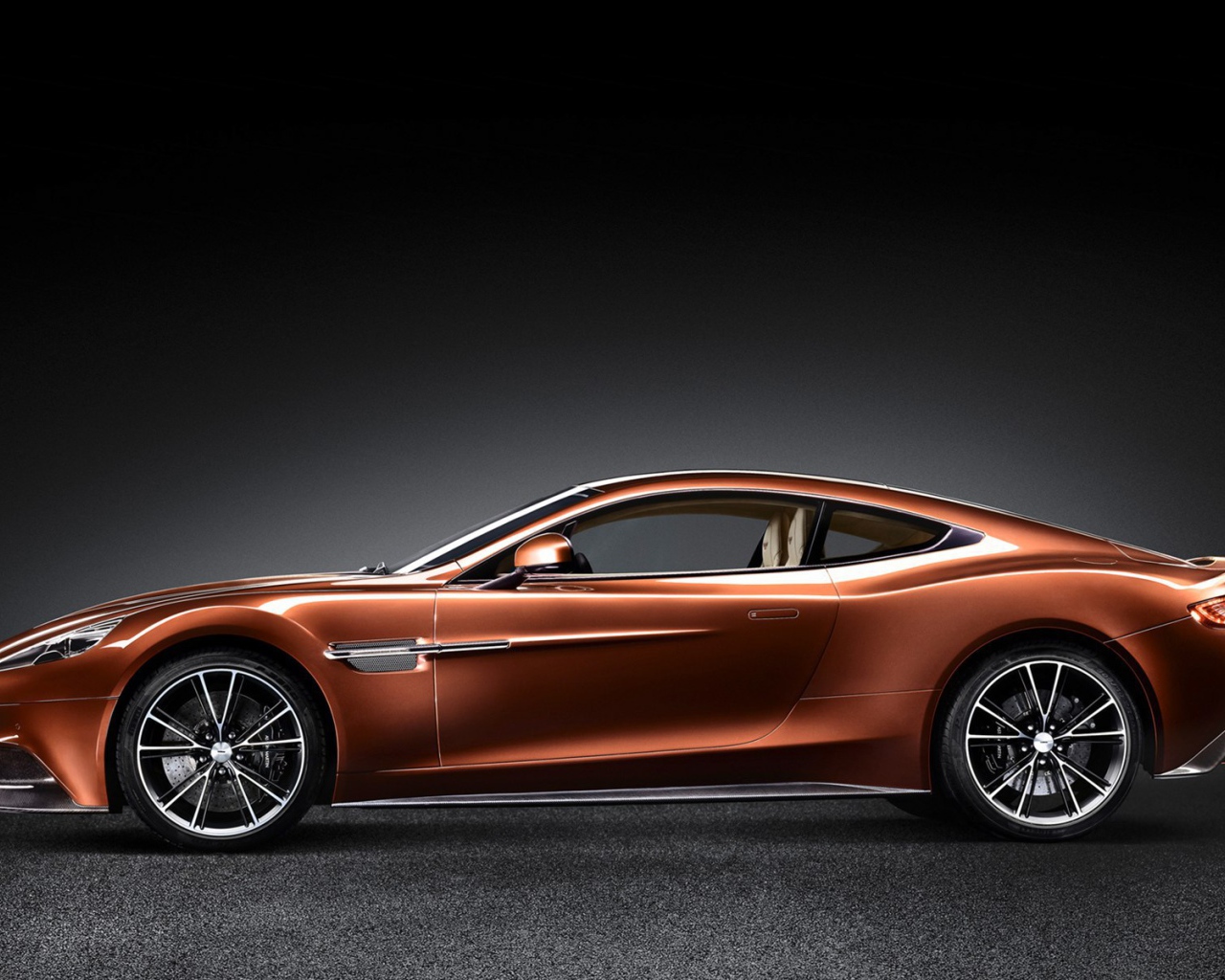 Фото автомобиля Aston Martin vanquish