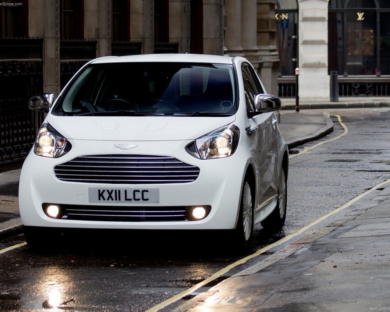 Надежный автомобиль Aston Martin cygnet