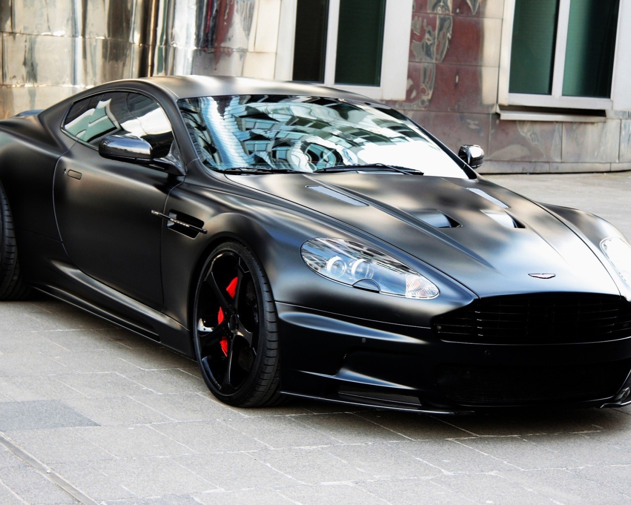 Надежный автомобиль Aston Martin db9