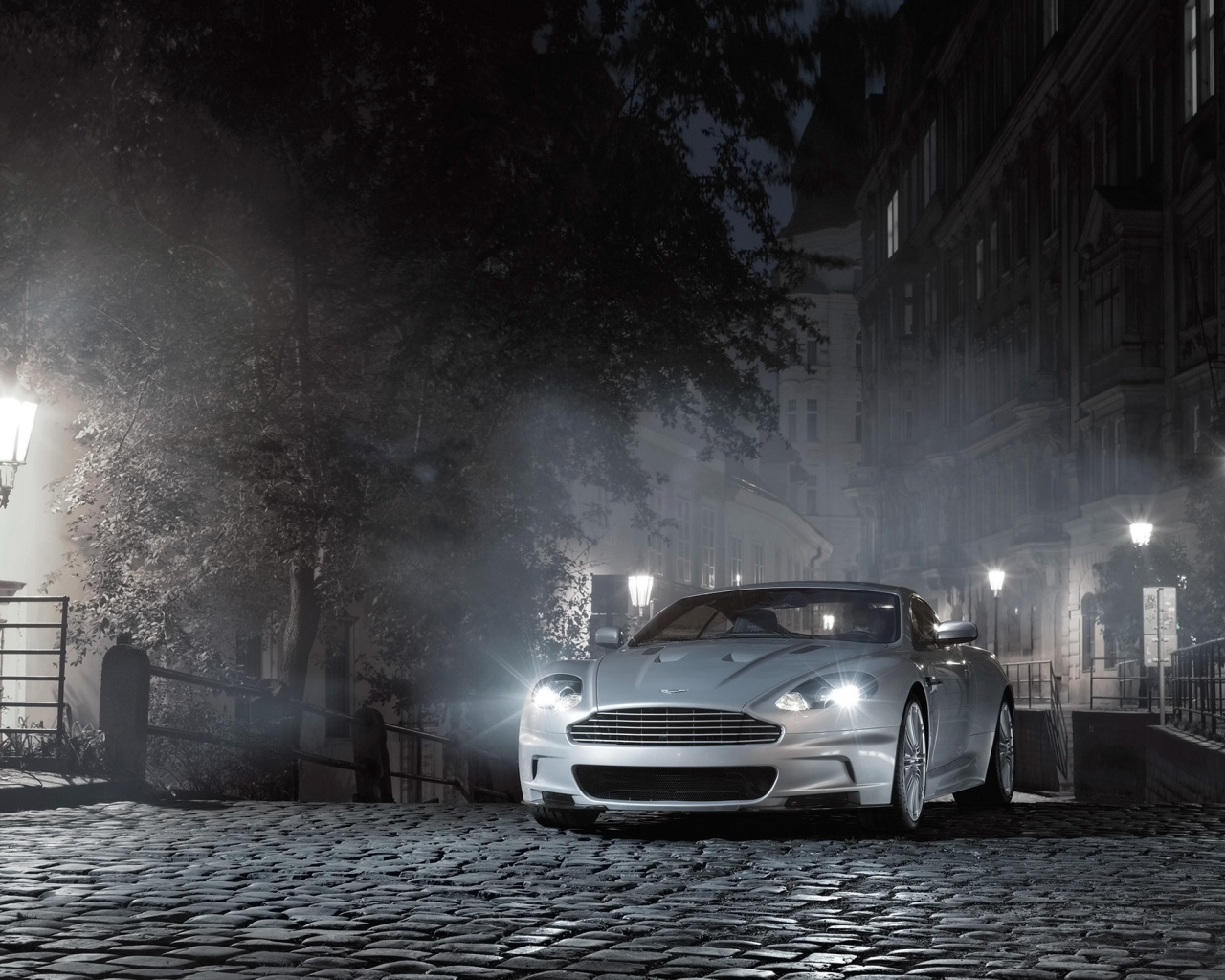 Надежная машина Aston Martin db9