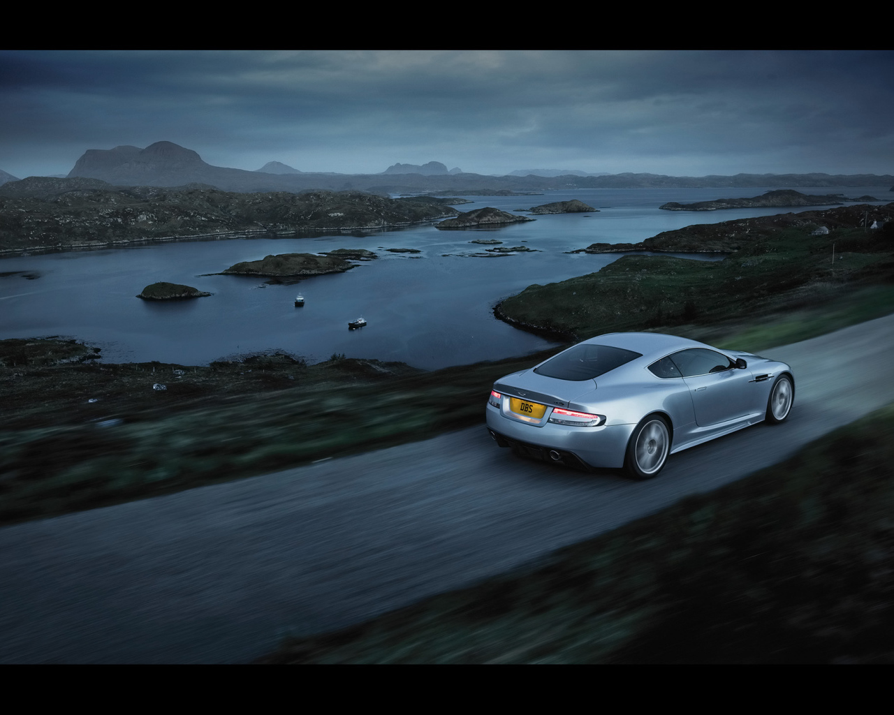 Надежный автомобиль Aston Martin dbs