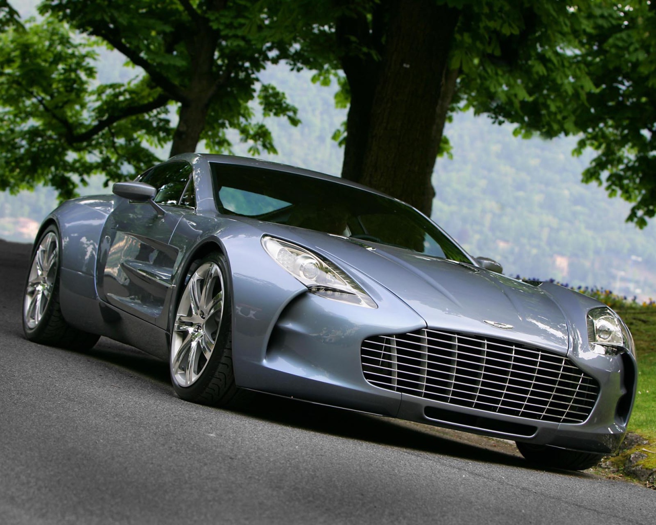 Надежная машина Aston Martin one 77