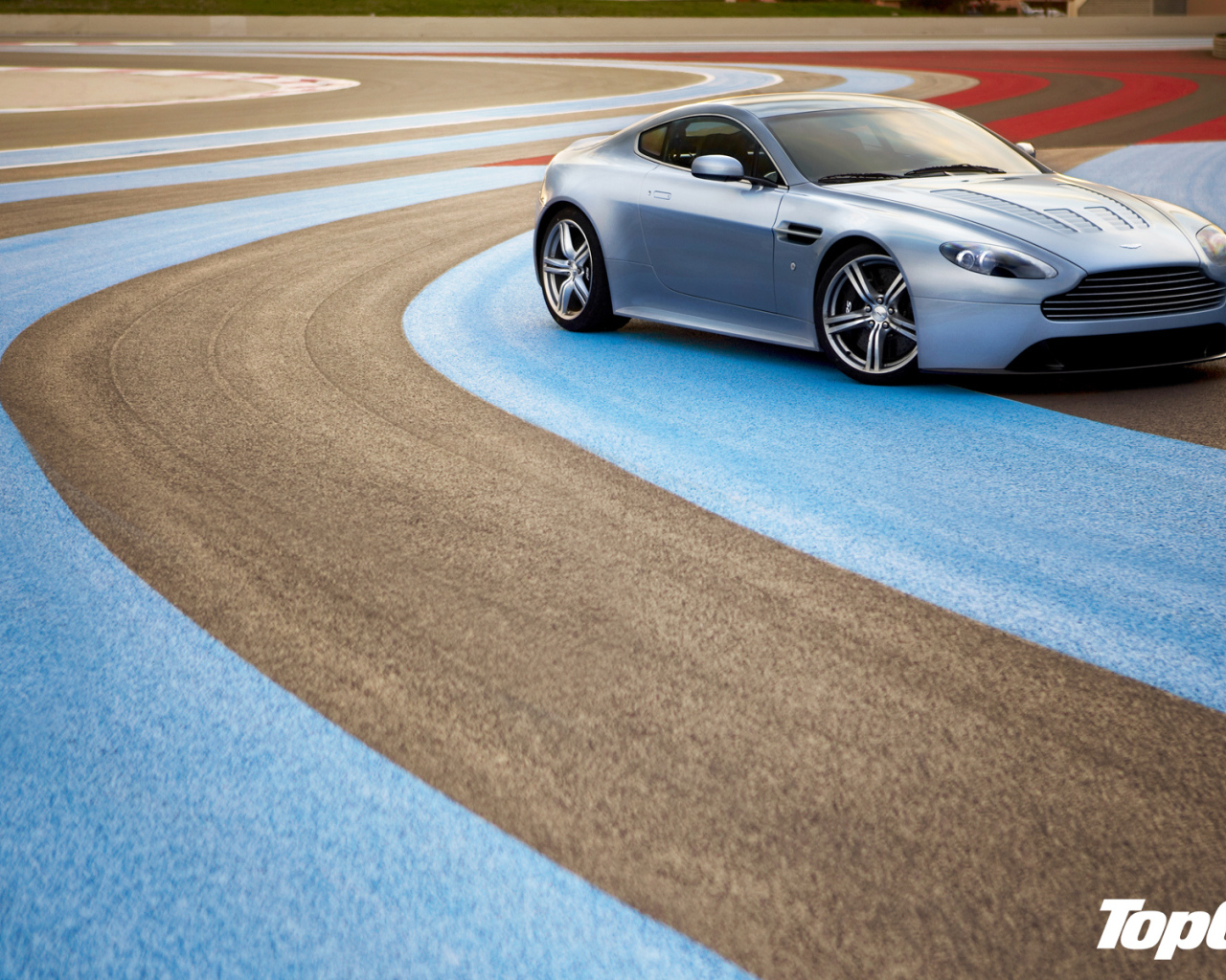 Надежная машина Aston Martin top gear