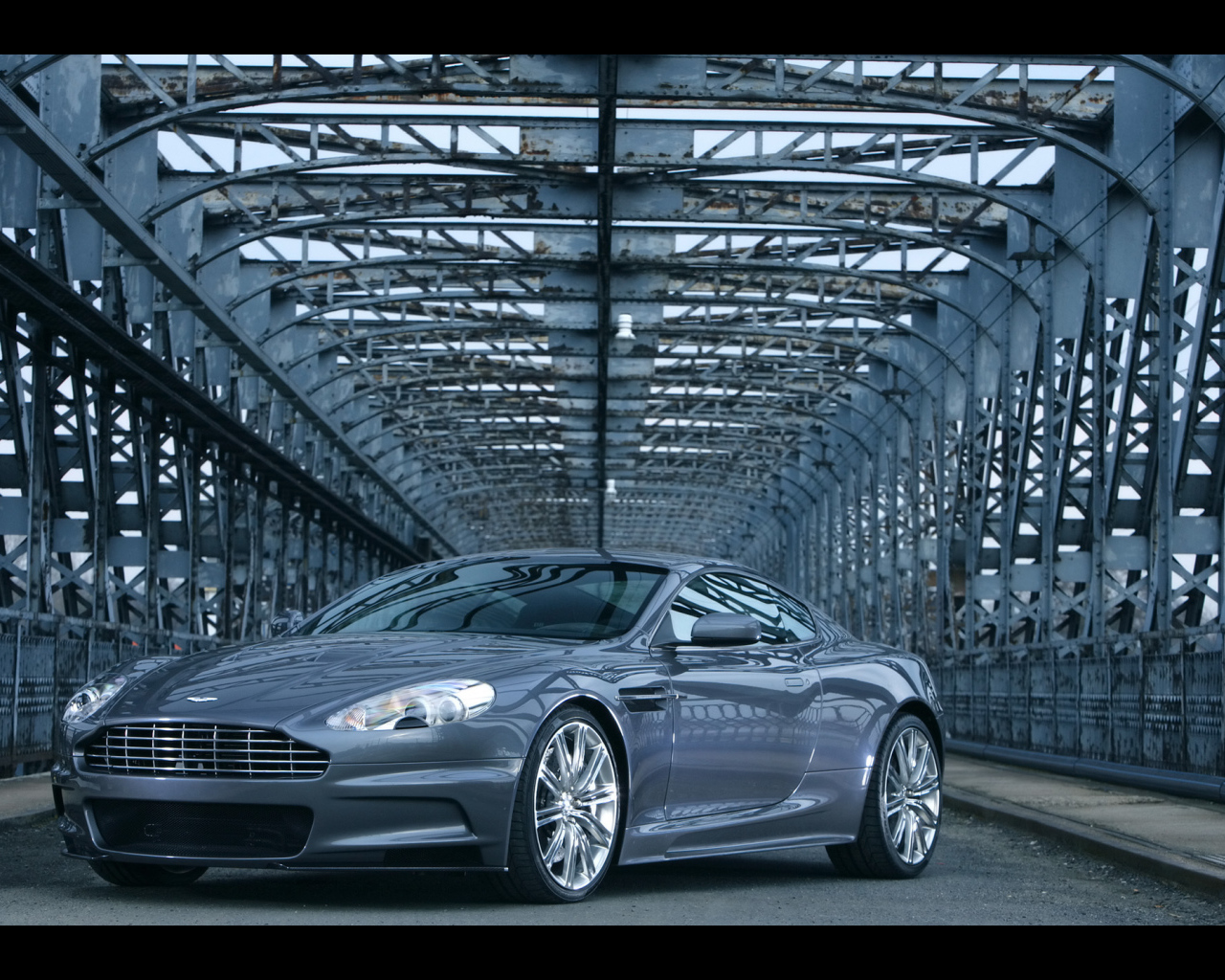 Тест драйв автомобиля Aston Martin dbs