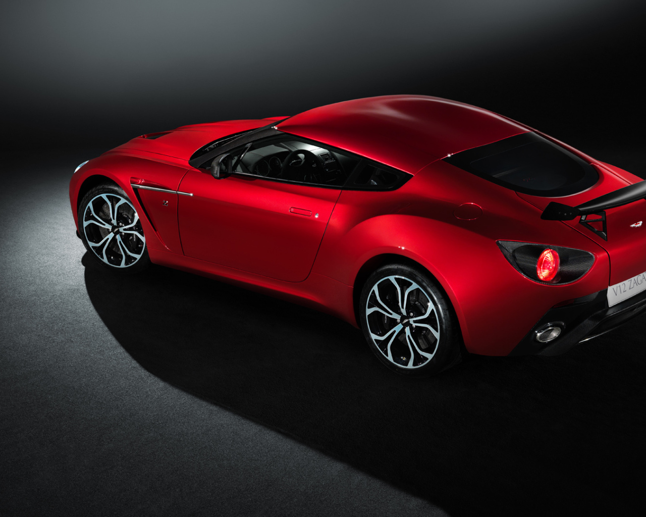 Тест драйв автомобиля Aston Martin 2013