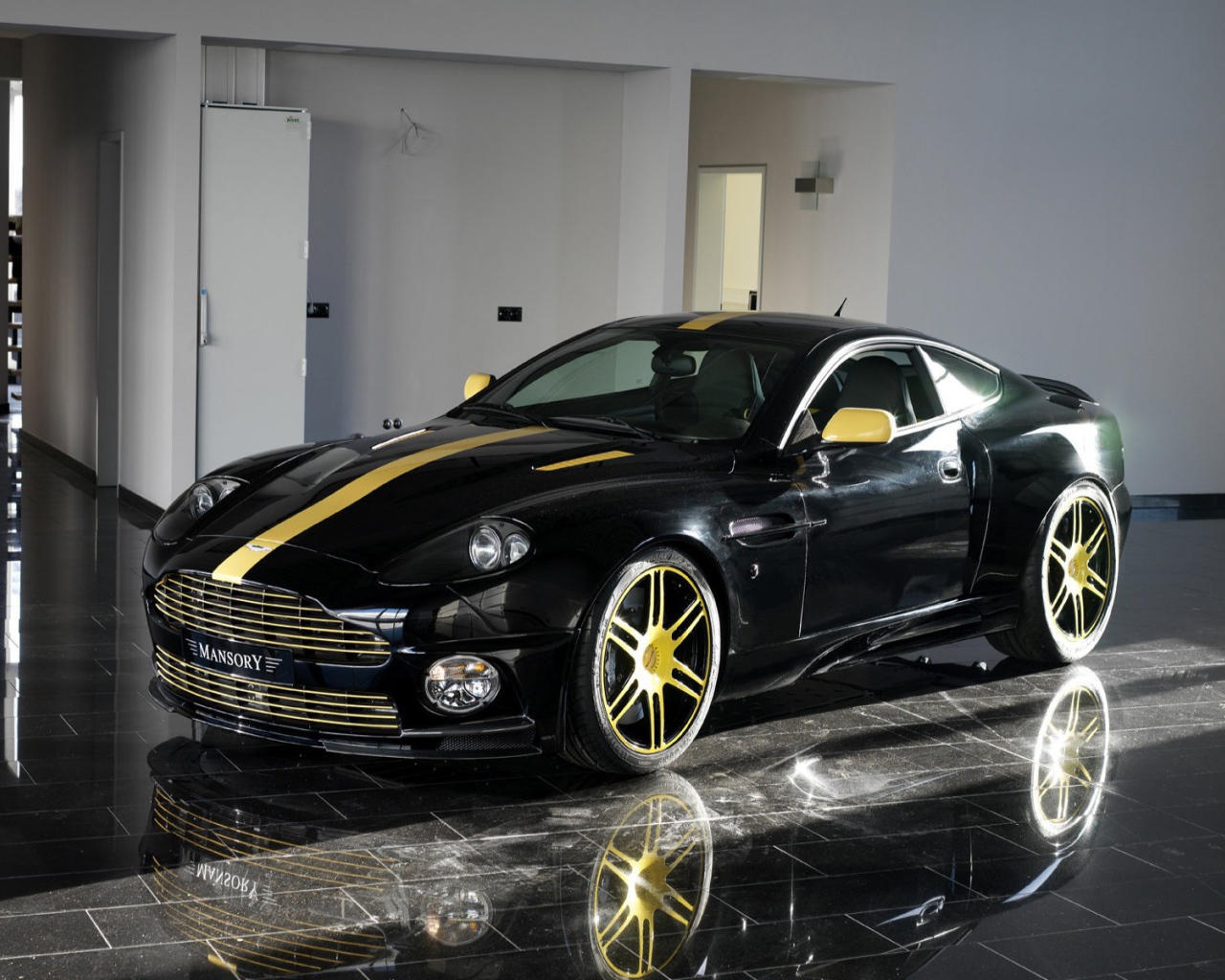 Тест драйв автомобиля Aston Martin mansory