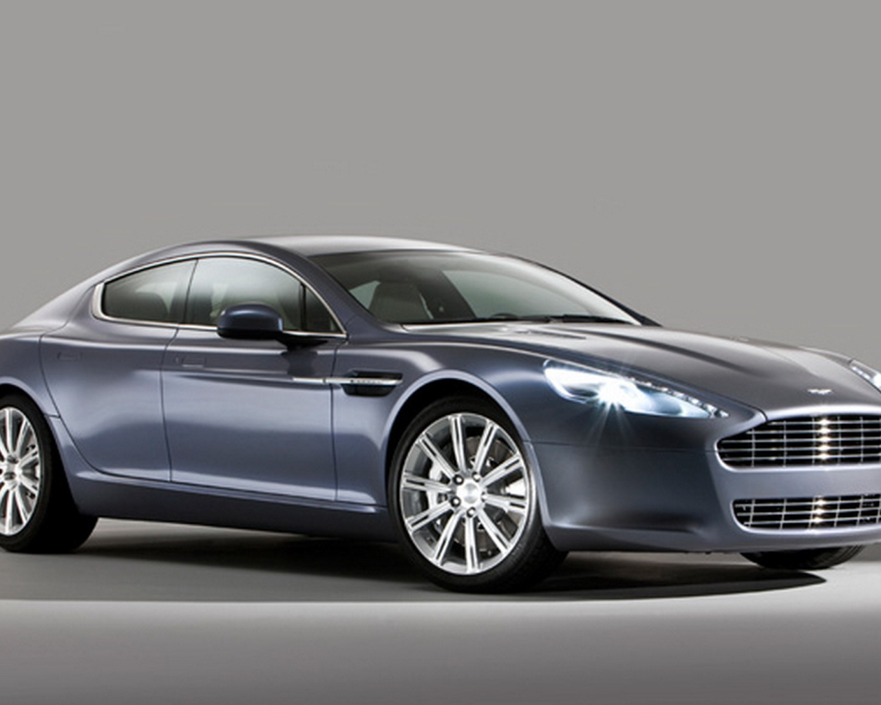 Тест драйв автомобиля Aston Martin rapide