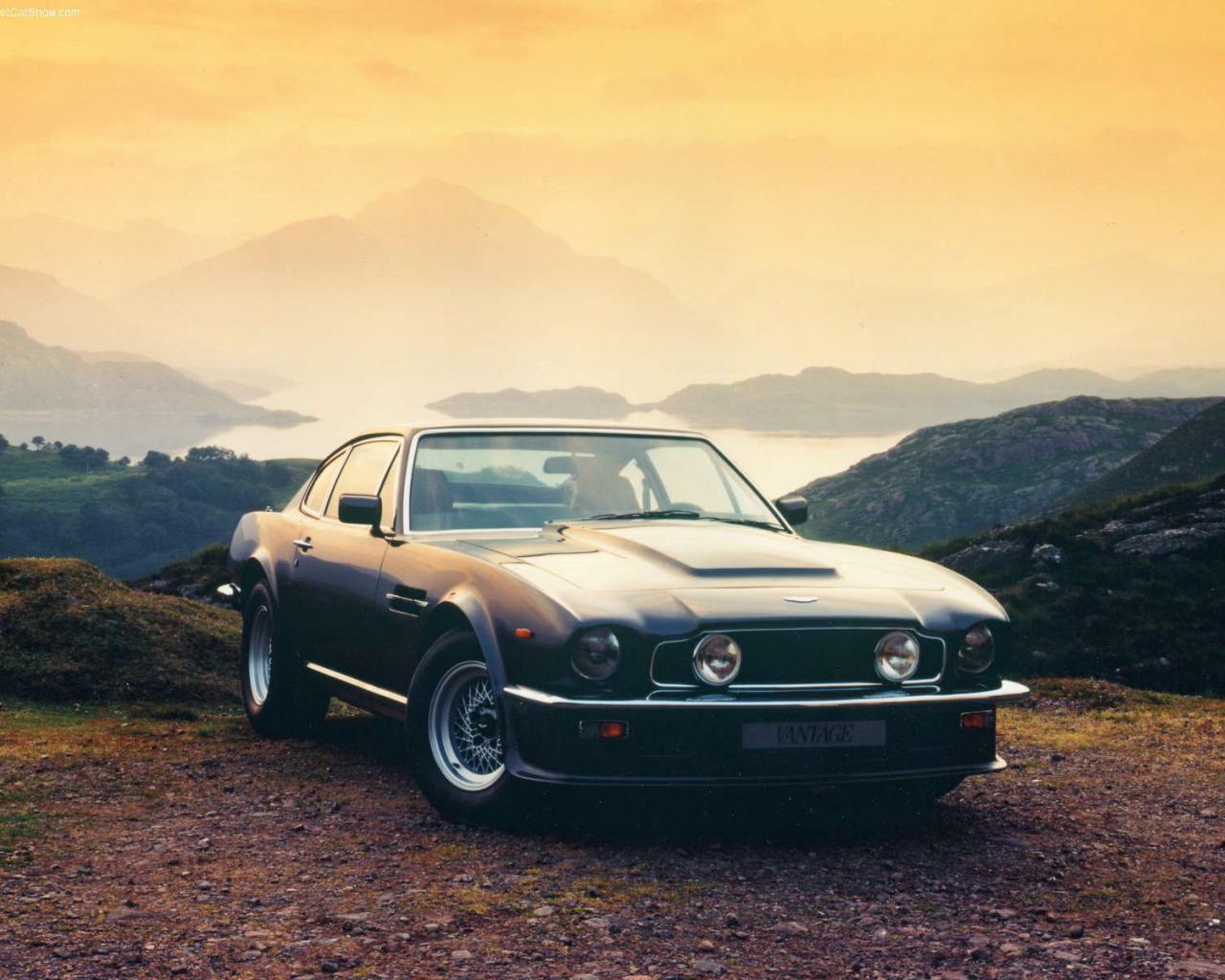 Тест драйв автомобиля Aston Martin v8 vantage