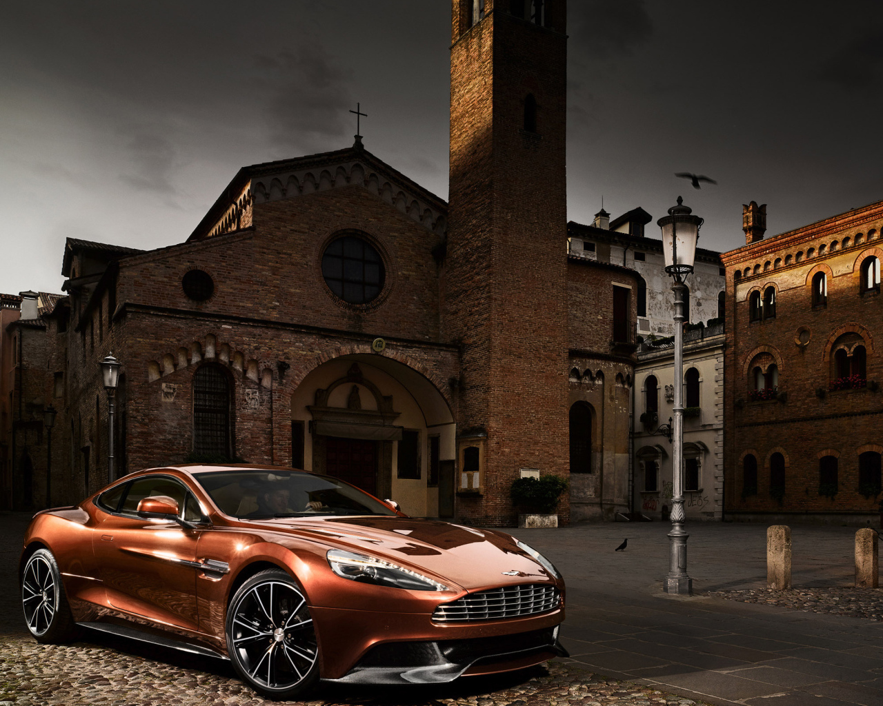 Тест драйв автомобиля Aston Martin vanquish