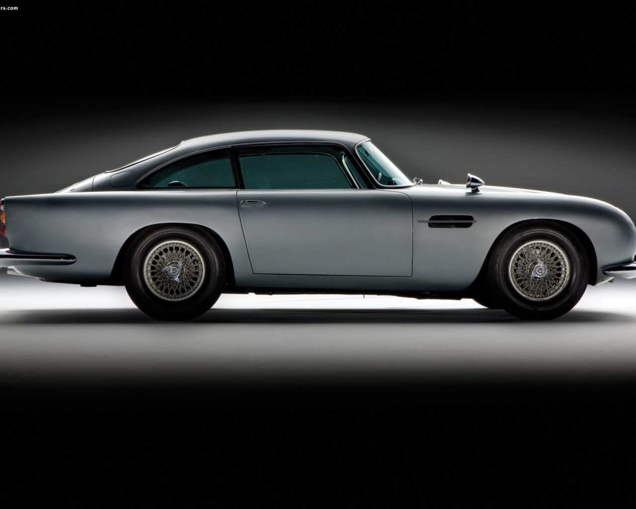 Новая машина Aston Martin db5