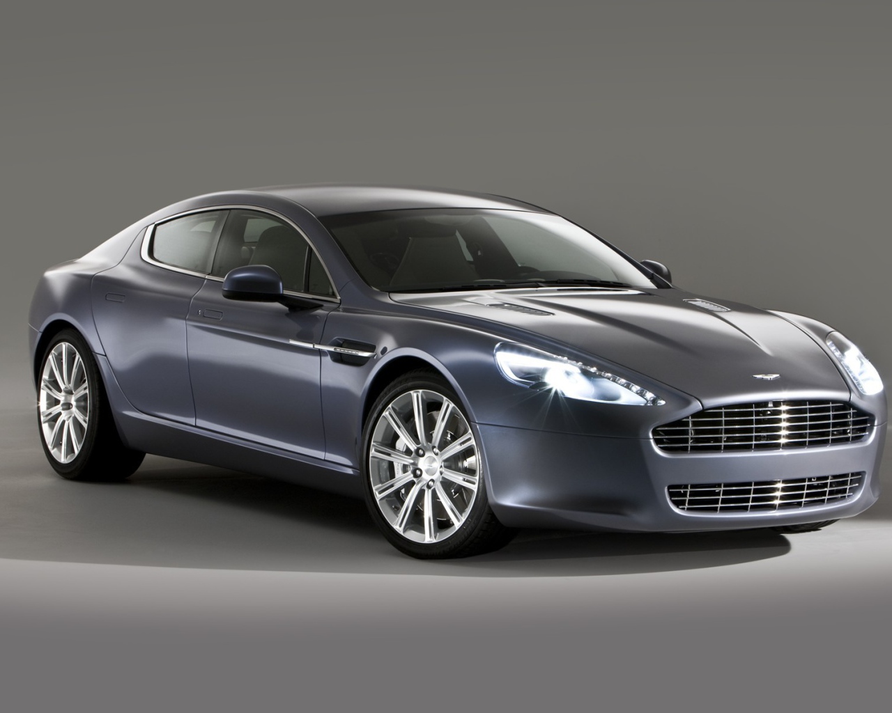 Новая машина Aston Martin rapide