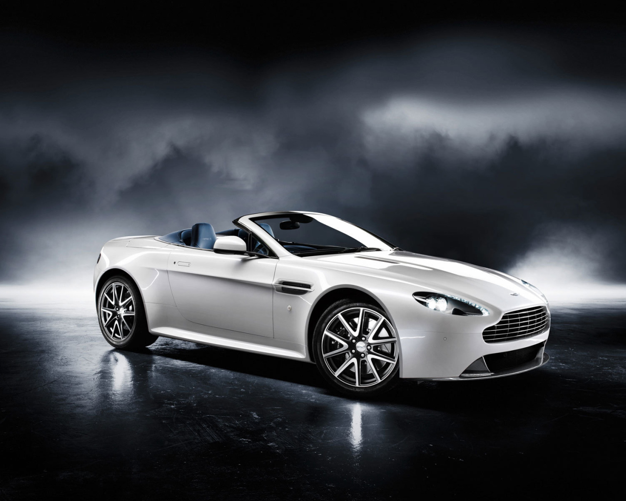 Надежная машина Aston Martin virage