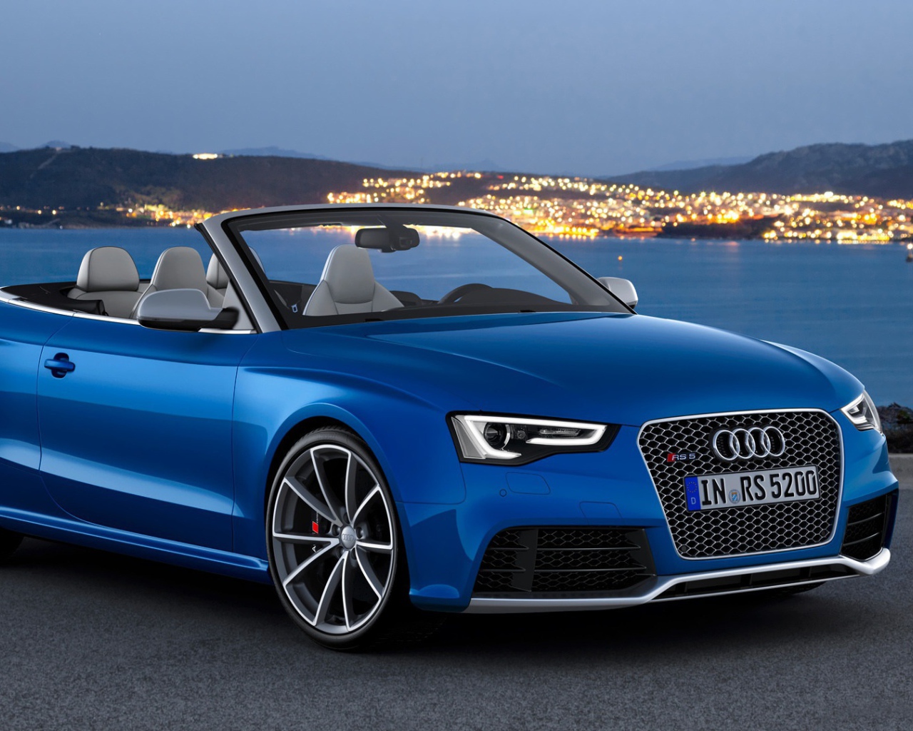 Новая машина Audi 2014