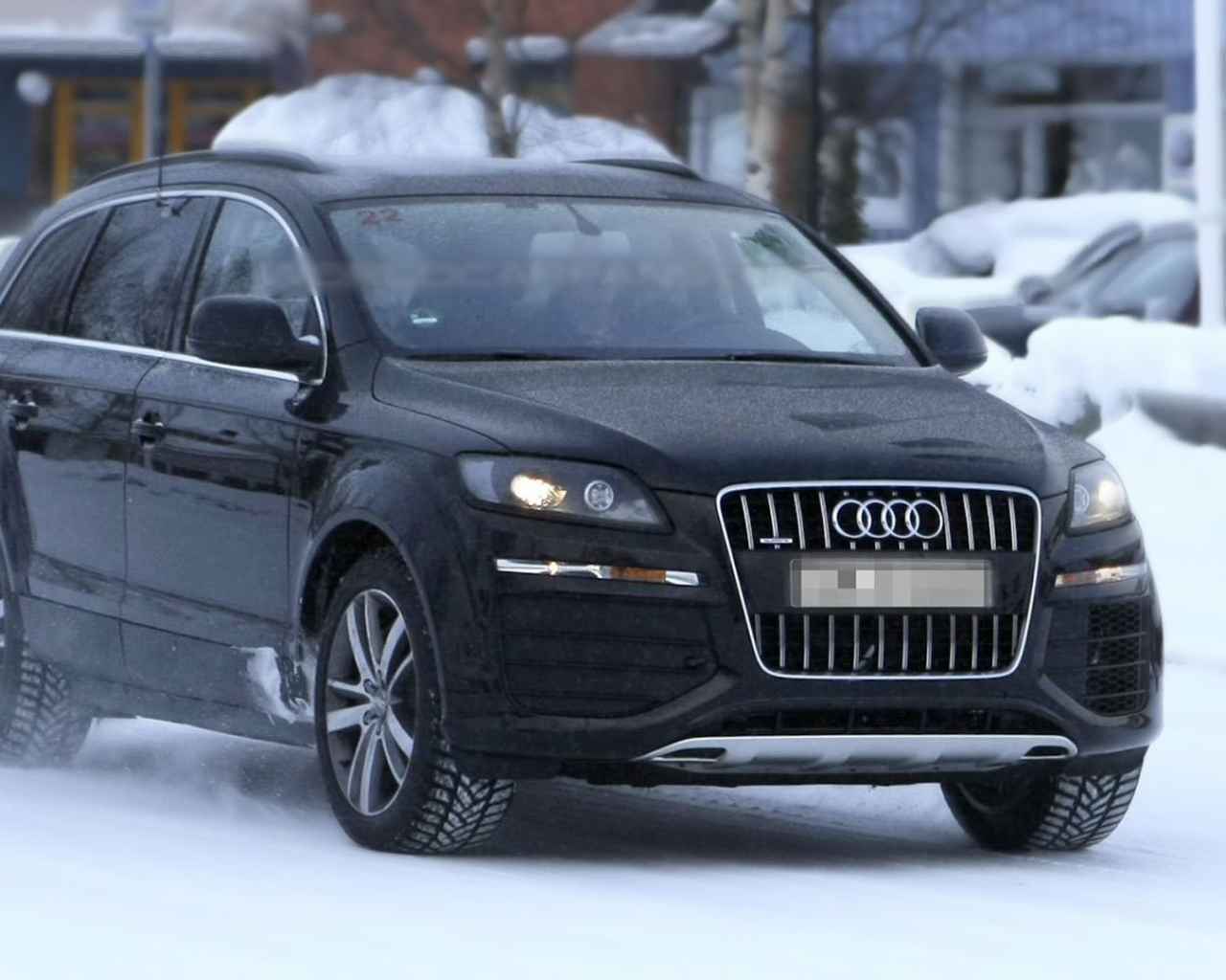 Автомобиль Audi 2014 на дороге