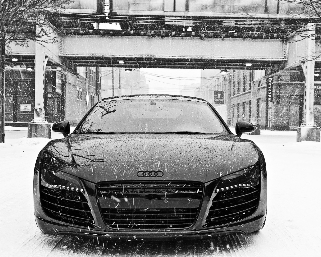 Красивый автомобиль Audi 2013 в Москве