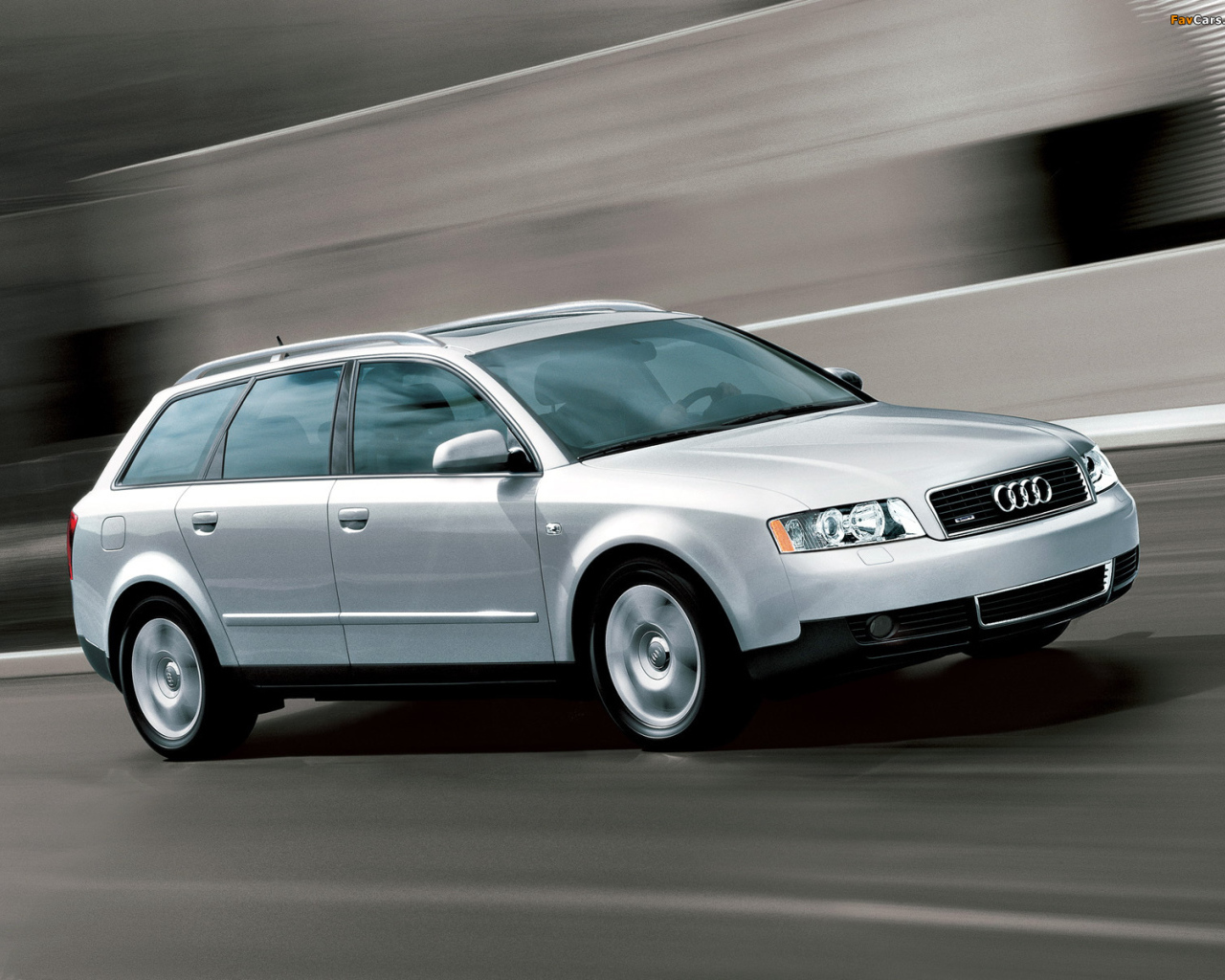 Красивый автомобиль Audi a4 b6