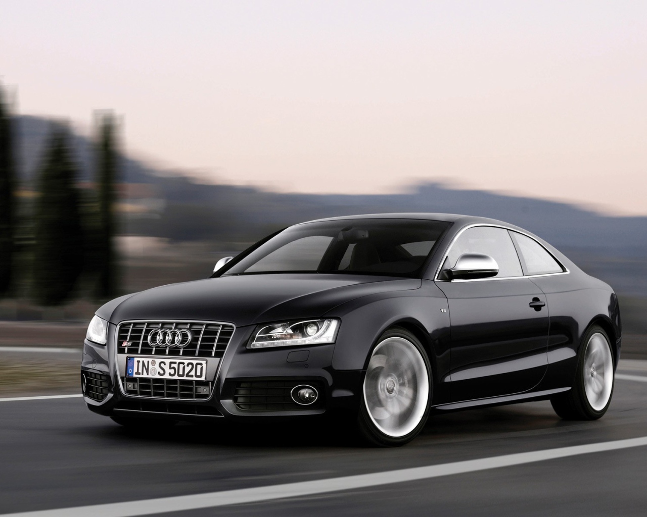 Красивый автомобиль Audi a5 в Москве