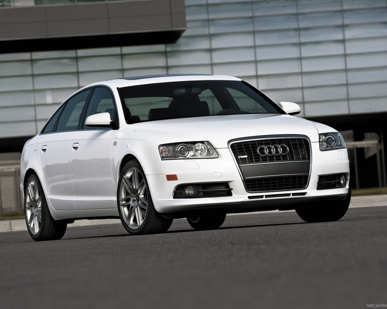 Красивый автомобиль Audi a6 в Москве