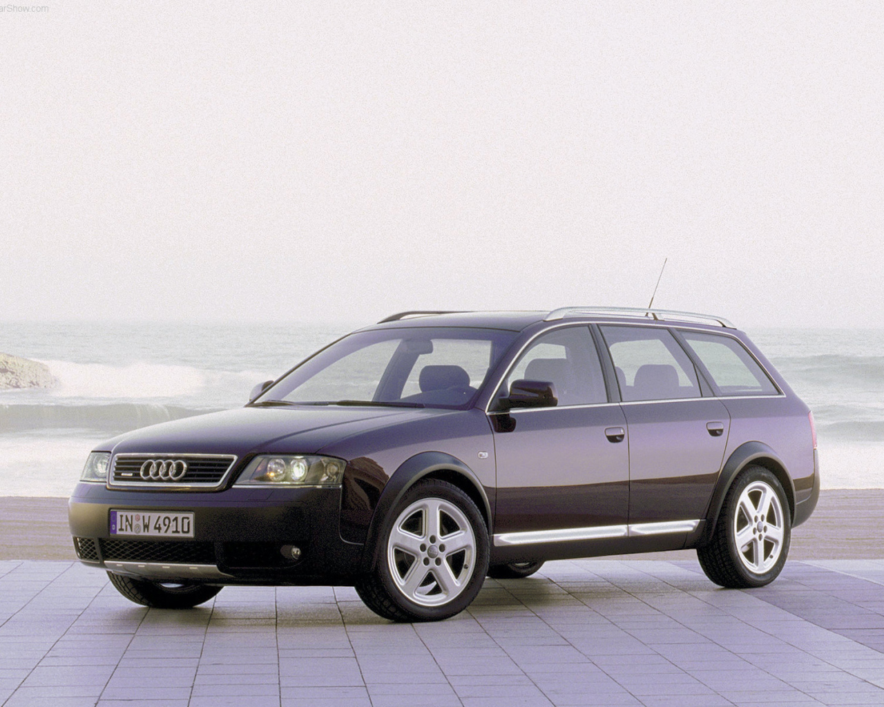 Красивый автомобиль Audi allroad в Москве