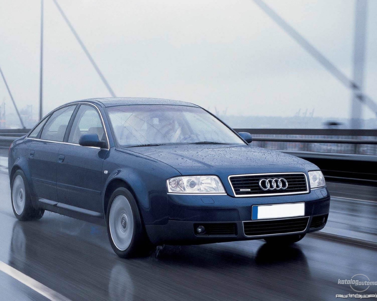 Красивый автомобиль Audi c5