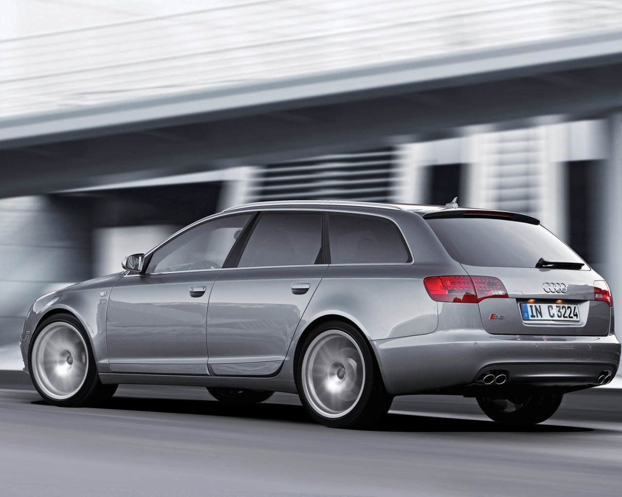 Красивый автомобиль Audi c5 в Москве