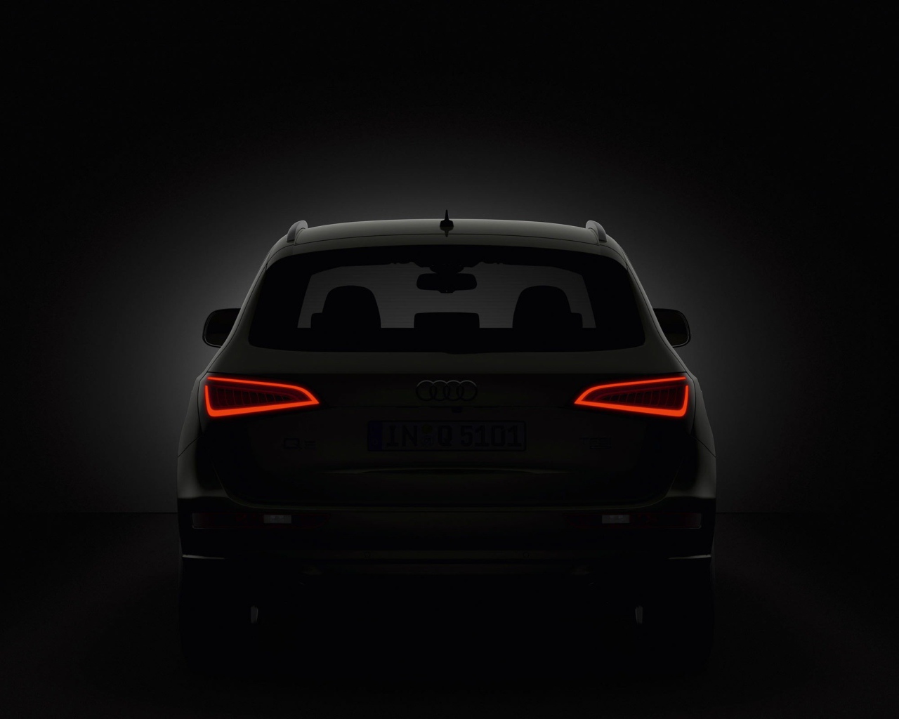 Красивый автомобиль Audi q5