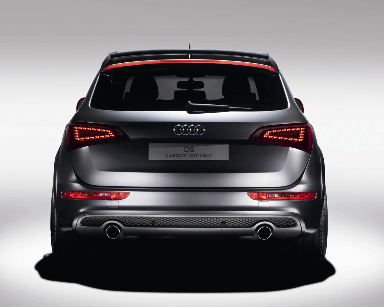 Красивый автомобиль Audi q5 в Москве