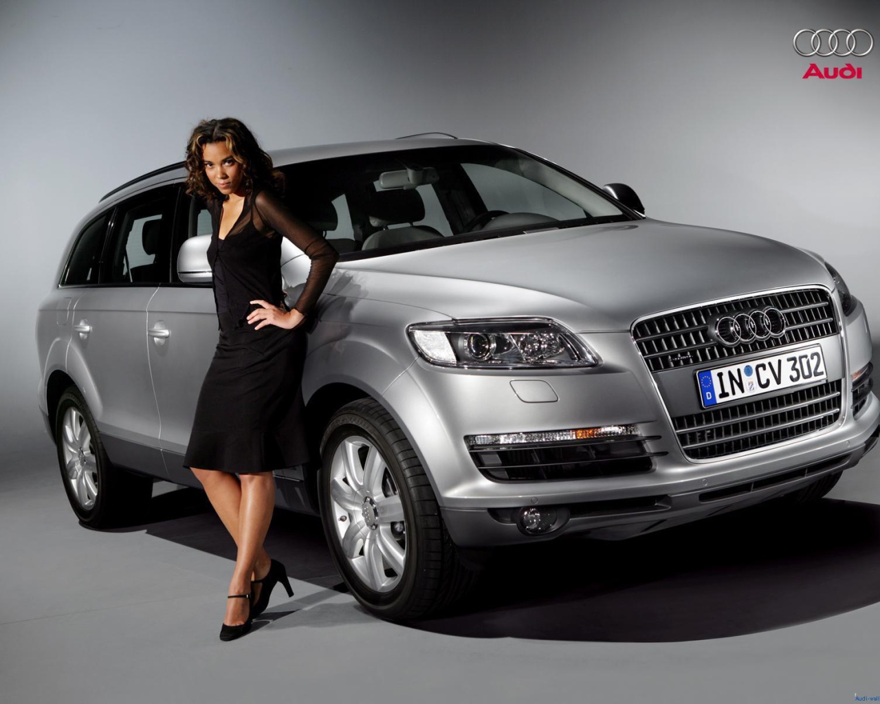 Красивый автомобиль Audi q7 в Москве