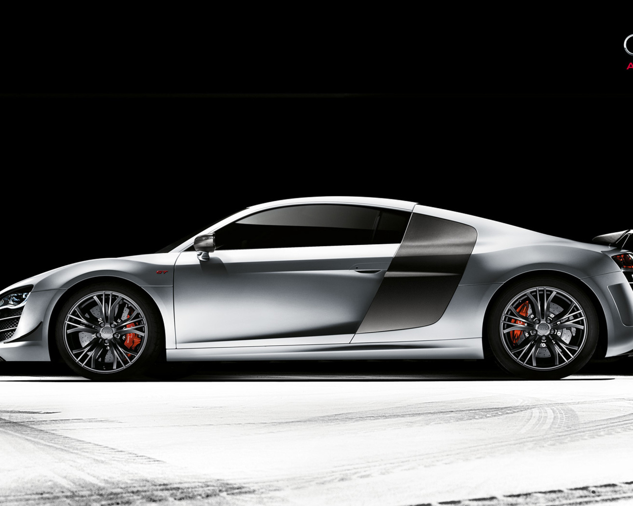 Красивый автомобиль Audi quattro в Москве