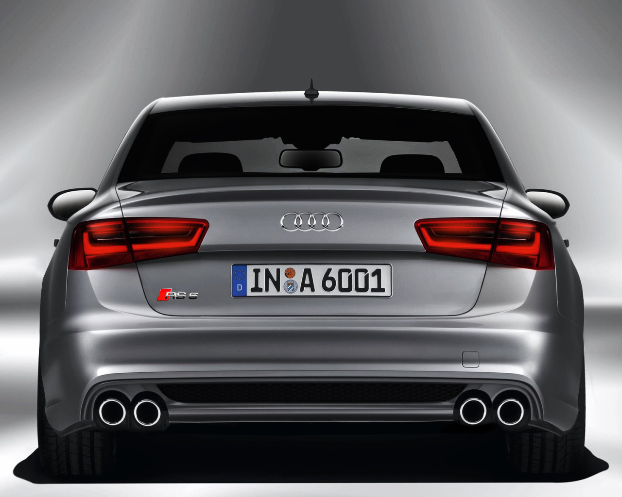 Красивый автомобиль Audi rs6