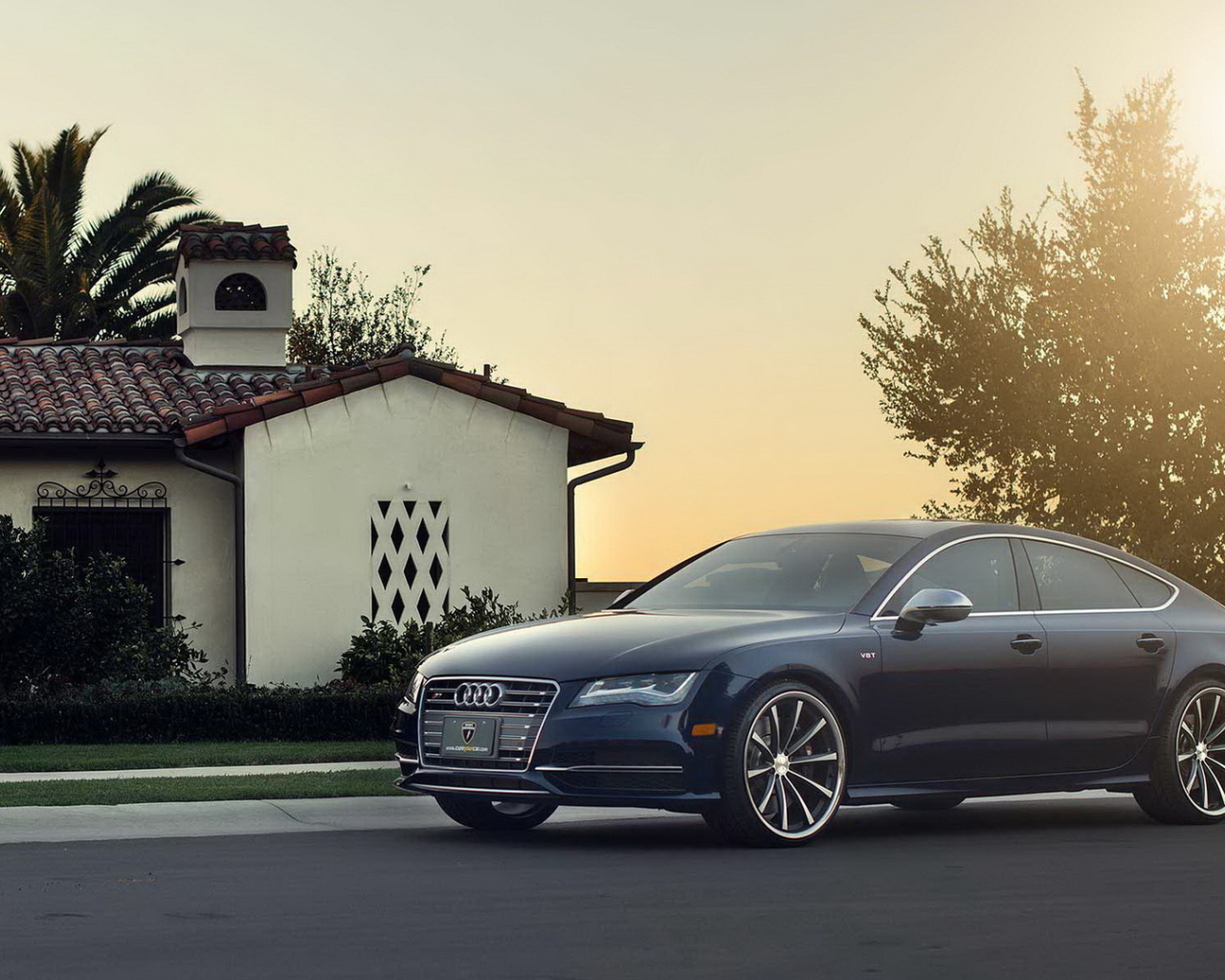 Красивый автомобиль Audi rs7