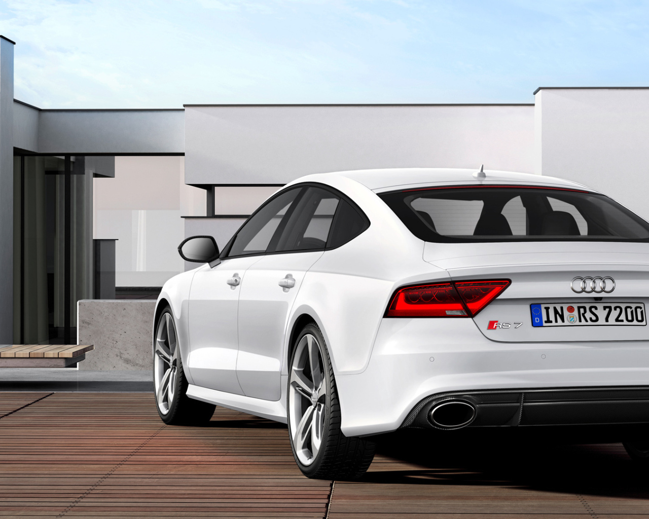 Красивый автомобиль Audi rs7 в Москве