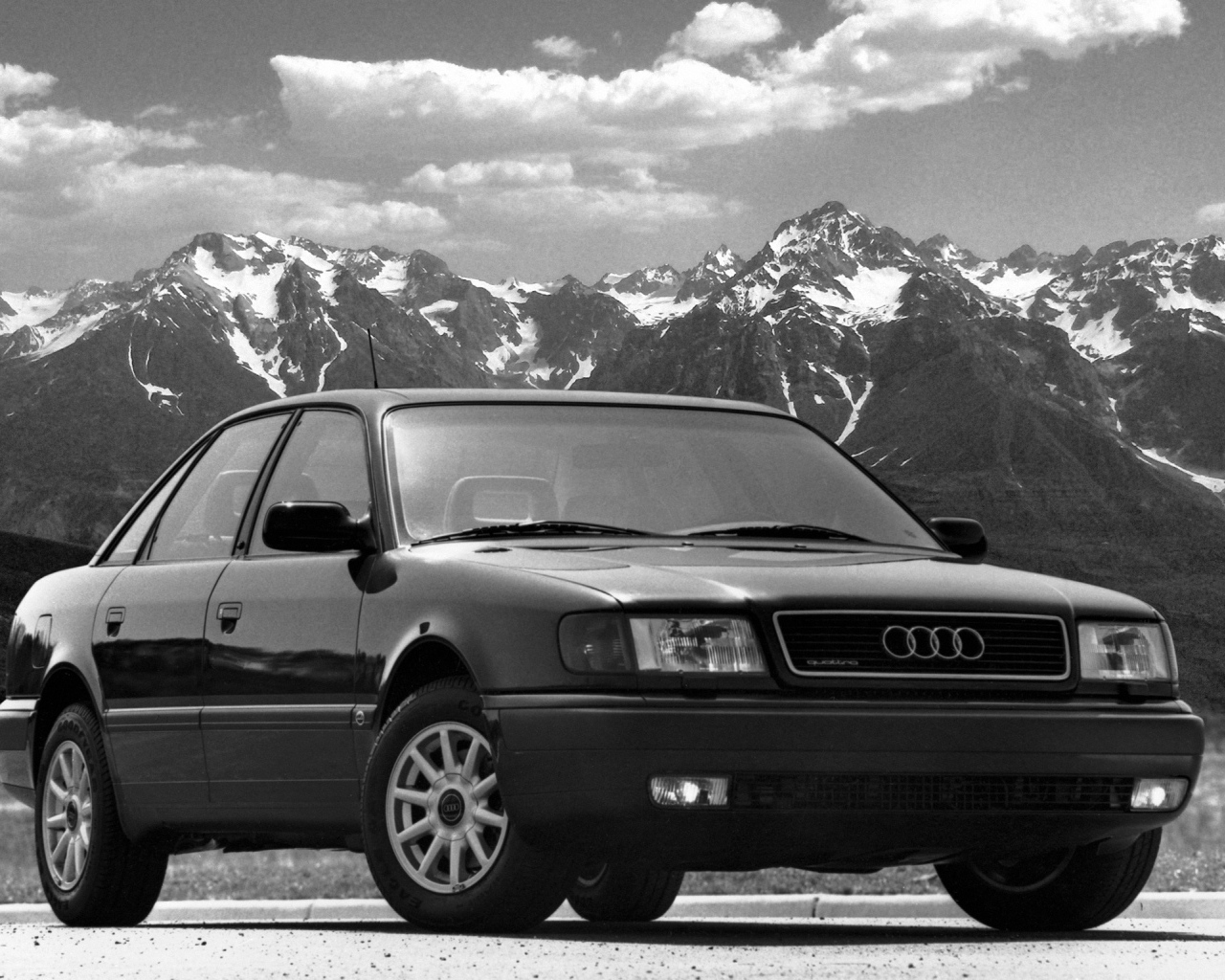 Автомобиль марки Audi модели 100