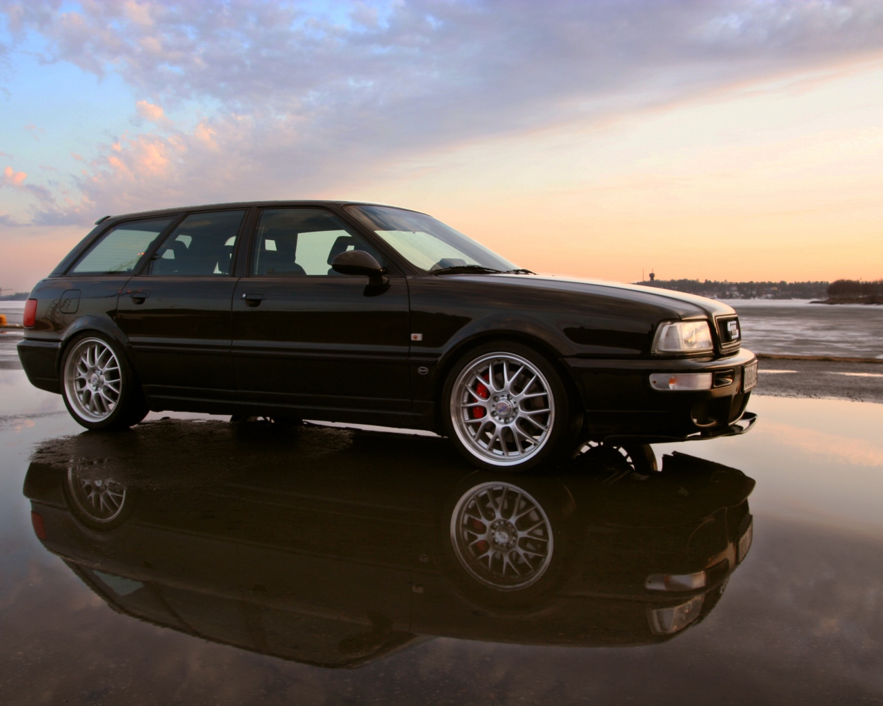 Автомобиль марки Audi модели 80