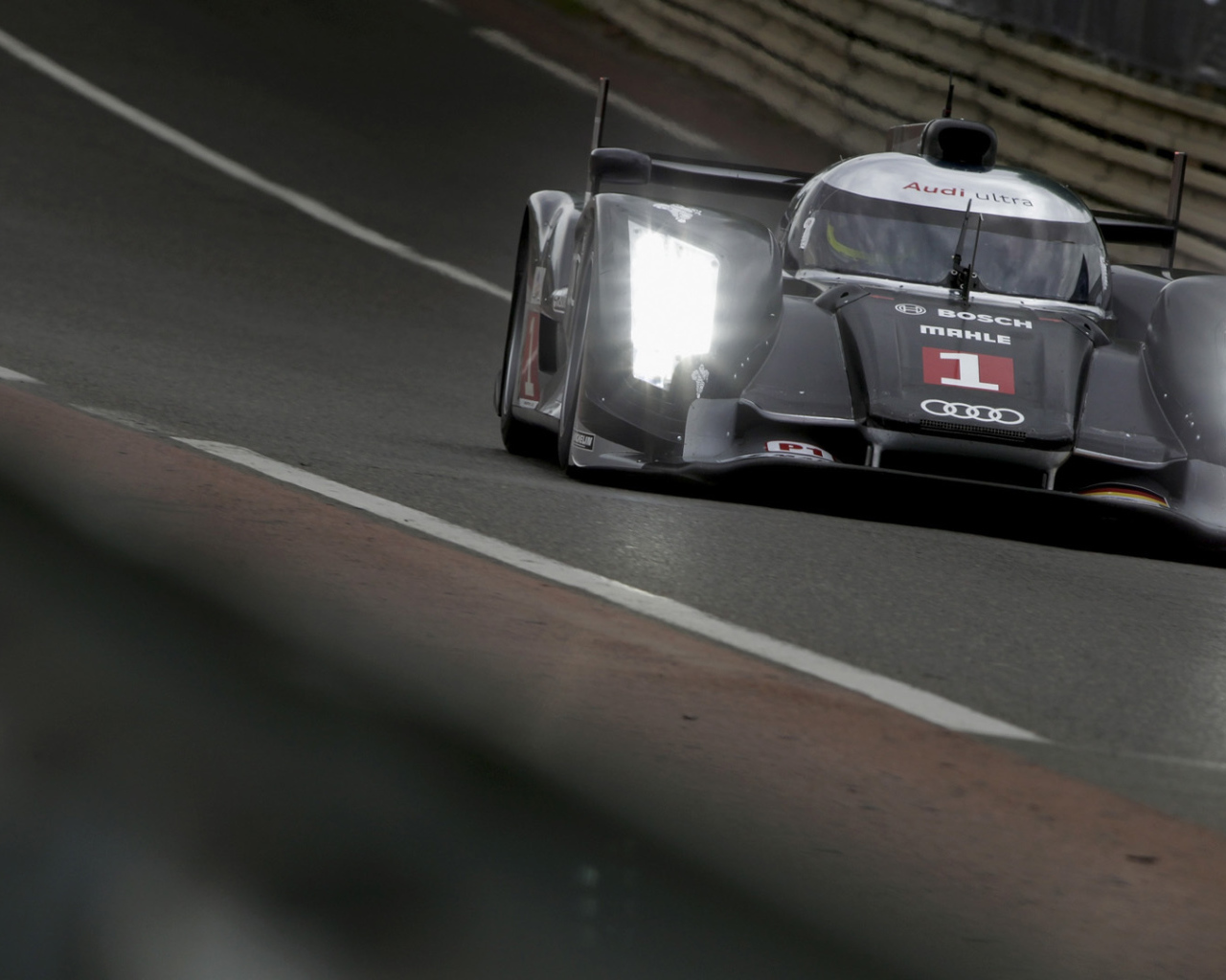 Автомобиль марки Audi модели tdi