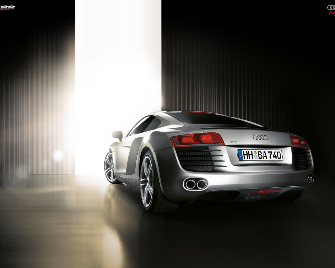 Автомобиль марки Audi модели r8