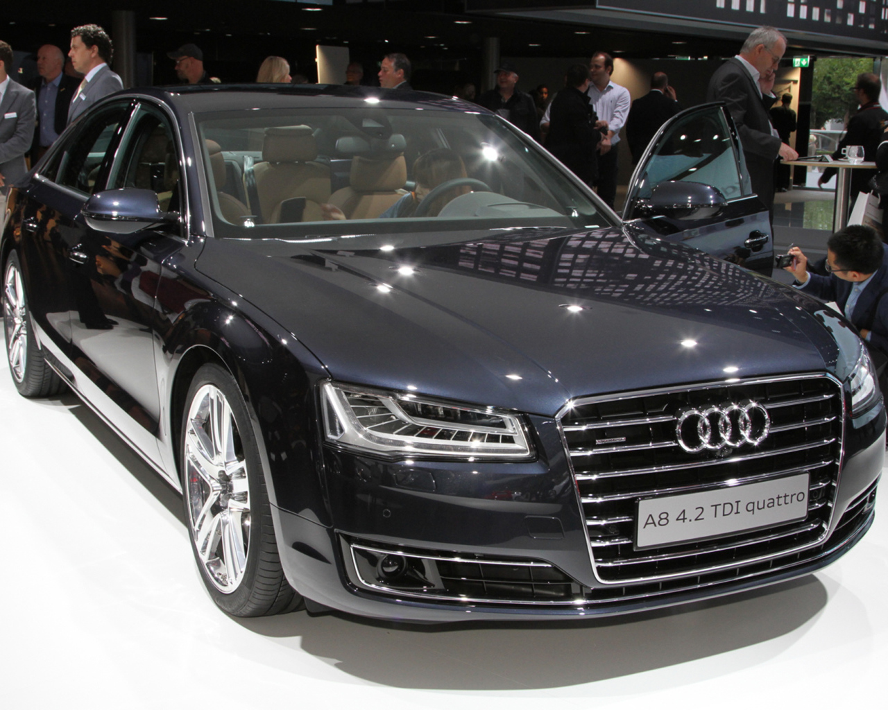 Новый автомобиль Audi A8 2014